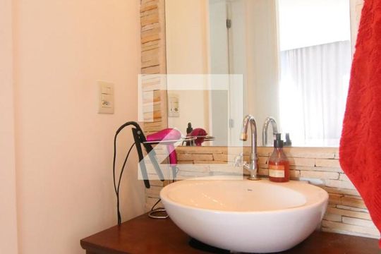 Banheiro  de apartamento à venda com 2 quartos, 47m² em Jardim Castelo, São Paulo