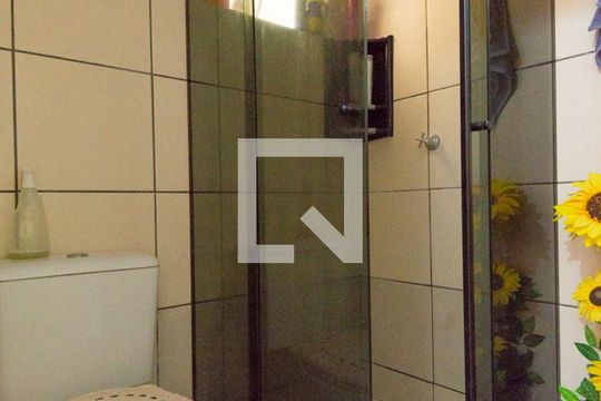 Banheiro de apartamento à venda com 2 quartos, 56m² em Glória, Porto Alegre
