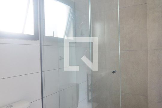 Banheiro de kitnet/studio para alugar com 1 quarto, 30m² em Marechal Rondon, Canoas