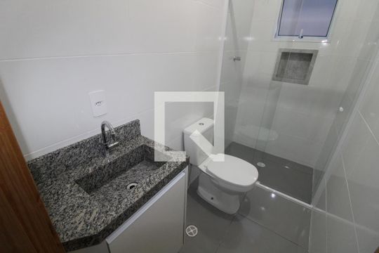 Banheiro de casa para alugar com 1 quarto, 25m² em Jardim Vila Formosa, São Paulo