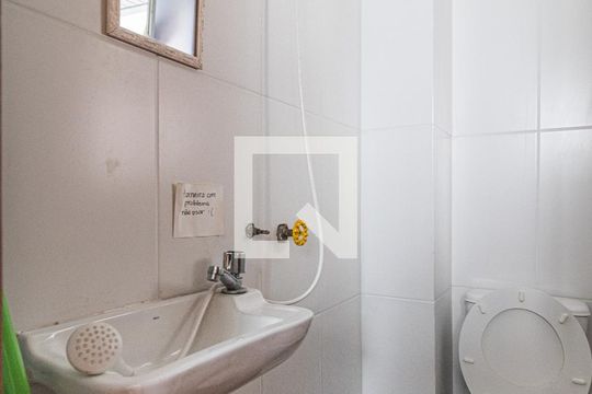 Banheiro de serviço de apartamento à venda com 3 quartos, 145m² em Centro Histórico, Porto Alegre