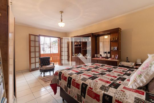 Suíte de casa à venda com 3 quartos, 253m² em Vila Arapuã, São Paulo