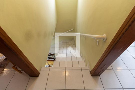 Escada de casa à venda com 3 quartos, 253m² em Vila Arapuã, São Paulo