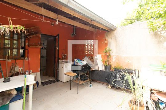 Área Externa de casa à venda com 2 quartos, 100m² em Campo Novo, Porto Alegre
