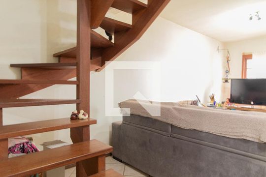 Escada de casa à venda com 2 quartos, 100m² em Campo Novo, Porto Alegre