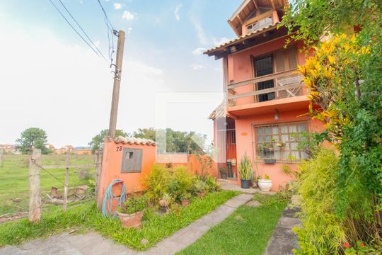 Fachada de casa à venda com 2 quartos, 100m² em Campo Novo, Porto Alegre