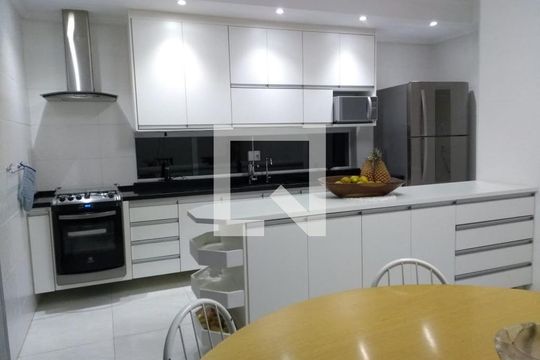 Casa à venda com 3 quartos, 234m² em Jardim da Gloria, São Paulo
