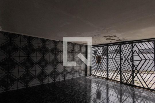 Garagem de casa à venda com 4 quartos, 300m² em Vila Carrão, São Paulo