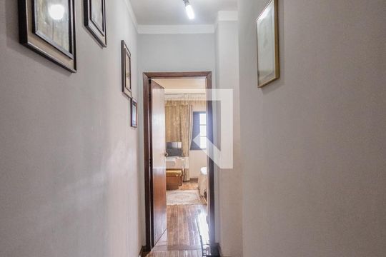 Corredor de casa à venda com 4 quartos, 300m² em Vila Carrão, São Paulo