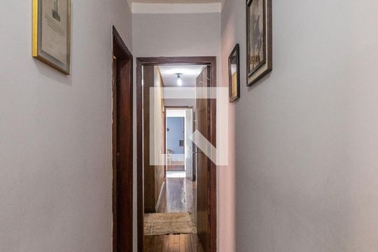 Corredor de casa à venda com 4 quartos, 300m² em Vila Carrão, São Paulo