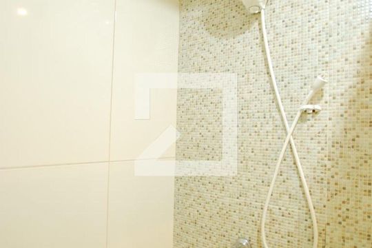 Banheiro de apartamento para alugar com 1 quarto, 46m² em Glória, Porto Alegre