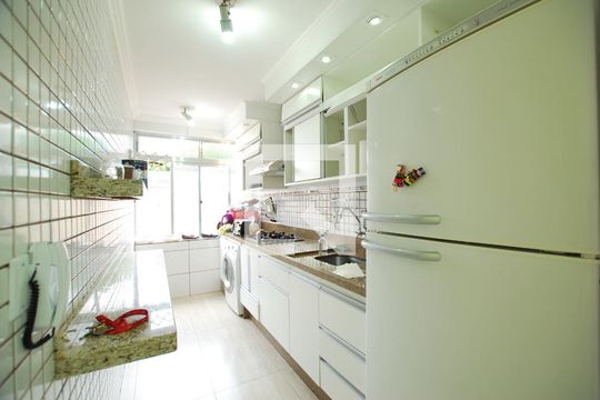 Cozinha de apartamento para alugar com 1 quarto, 46m² em Glória, Porto Alegre