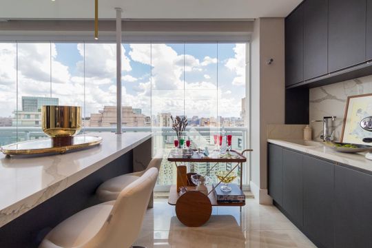 Varanda de apartamento à venda com 4 quartos, 280m² em Vila Nova Conceição, São Paulo