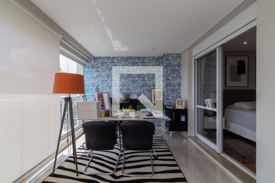 Varanda Suíte  de apartamento à venda com 4 quartos, 280m² em Vila Nova Conceição, São Paulo