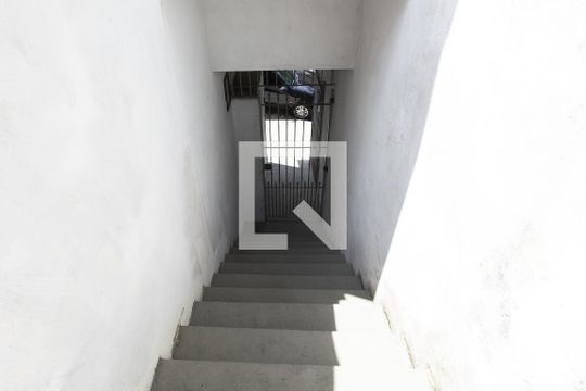 escada - Entrada  de casa para alugar com 2 quartos, 50m² em Cidade Líder, São Paulo