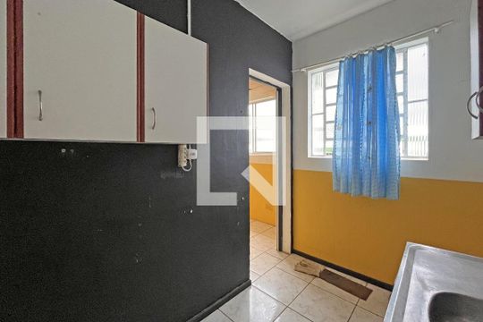 Cozinha de apartamento à venda com 2 quartos, 64m² em Nonoai, Porto Alegre