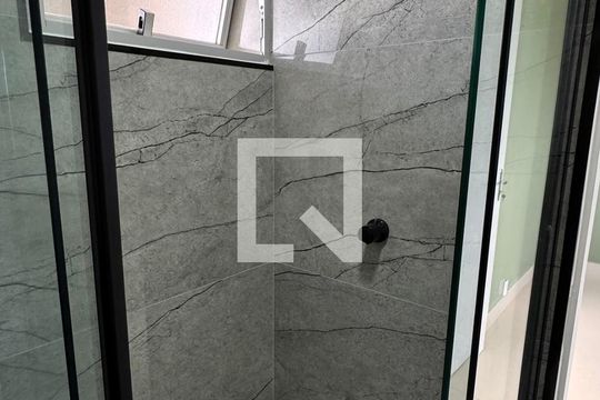 Banheiro de apartamento para alugar com 2 quartos, 57m² em Jardim São Vicente, Campinas