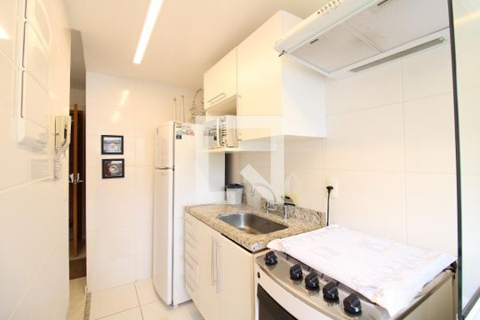 Cozinha de apartamento para alugar com 2 quartos, 60m² em Anil, Rio de Janeiro