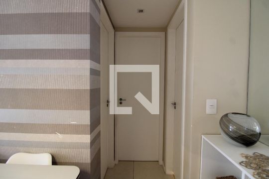 Corredor de apartamento para alugar com 2 quartos, 60m² em Anil, Rio de Janeiro