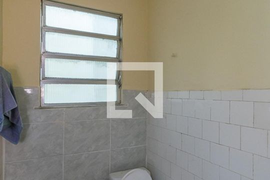 Banheiro de casa para alugar com 1 quarto, 58m² em Ramos, Rio de Janeiro