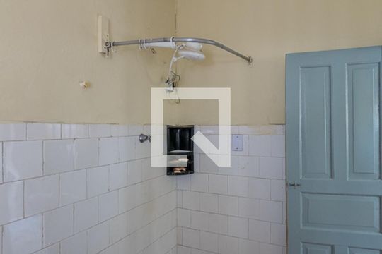 Banheiro de casa para alugar com 1 quarto, 58m² em Ramos, Rio de Janeiro