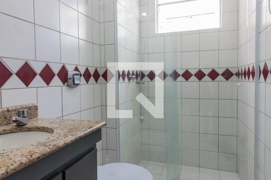 Banheiro de apartamento para alugar com 1 quarto, 52m² em Kobrasol, São José