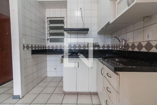 Cozinha de apartamento para alugar com 1 quarto, 52m² em Kobrasol, São José