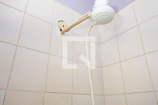 Banheiro de apartamento para alugar com 2 quartos, 60m² em Centro, São Gonçalo