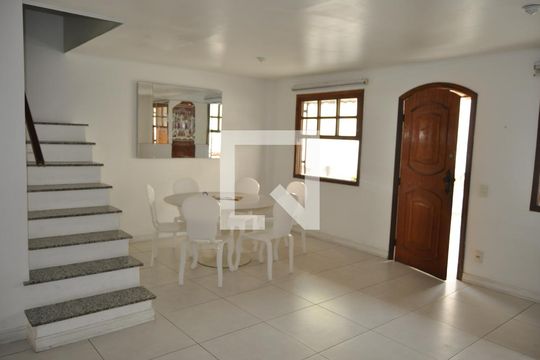 Sala de casa de condomínio à venda com 5 quartos, 100m² em Rocha, Rio de Janeiro