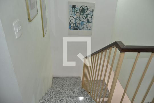 Escada de casa de condomínio à venda com 5 quartos, 100m² em Rocha, Rio de Janeiro