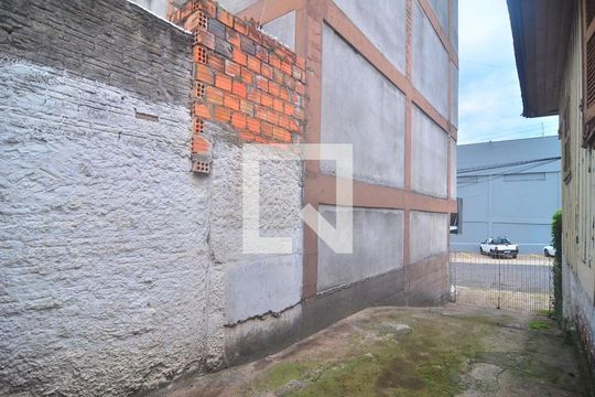 Pátio de casa à venda com 3 quartos, 110m² em Marechal Rondon, Canoas