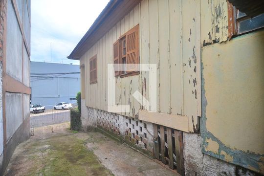 Pátio de casa à venda com 3 quartos, 110m² em Marechal Rondon, Canoas