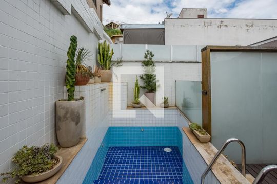 Piscina de casa à venda com 3 quartos, 162m² em Alto Caiçaras, Belo Horizonte