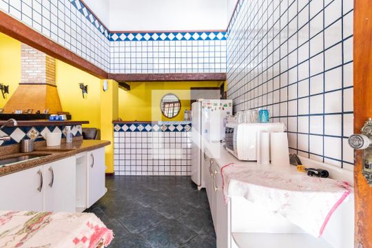 Cozinha de casa para alugar com 2 quartos, 200m² em Jardim Ipanema (zona Sul), São Paulo