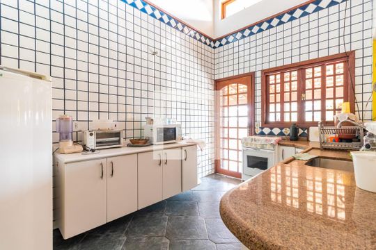 Cozinha de casa para alugar com 2 quartos, 200m² em Jardim Ipanema (zona Sul), São Paulo