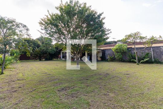 Quintal/Garagem de casa para alugar com 2 quartos, 200m² em Jardim Ipanema (zona Sul), São Paulo