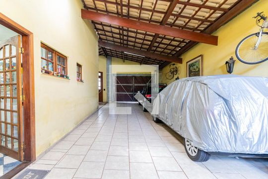 Garagem de casa para alugar com 4 quartos, 280m² em Jardim Ipanema (zona Sul), São Paulo