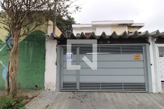 Fachada frente da casa principal de casa para alugar com 1 quarto, 60m² em Vila Campo Grande, São Paulo