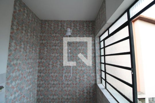 Chuveiro de casa para alugar com 1 quarto, 60m² em Vila Campo Grande, São Paulo