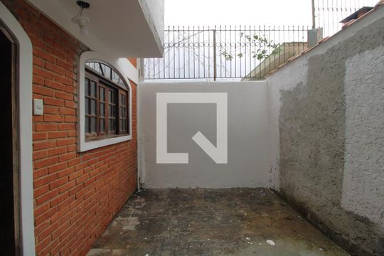 Frente da casa de casa para alugar com 1 quarto, 60m² em Vila Campo Grande, São Paulo