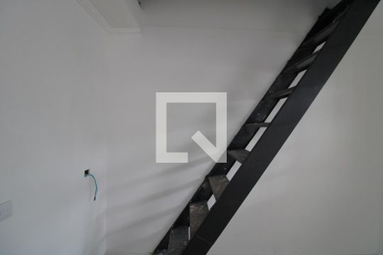 Escada de casa para alugar com 1 quarto, 60m² em Vila Campo Grande, São Paulo