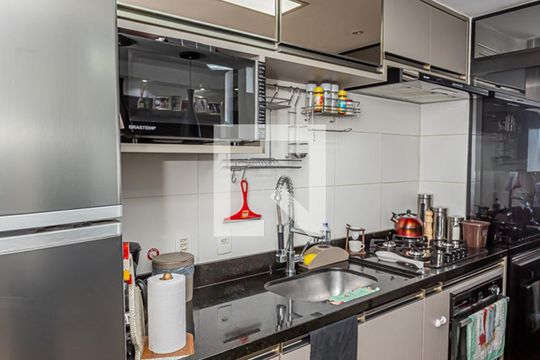 Cozinha de apartamento à venda com 2 quartos, 65m² em Vila Ester (zona Norte), São Paulo