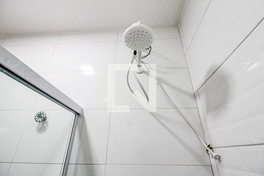 Banheiro de kitnet/studio para alugar com 1 quarto, 35m² em Parque Maria Helena, São Paulo