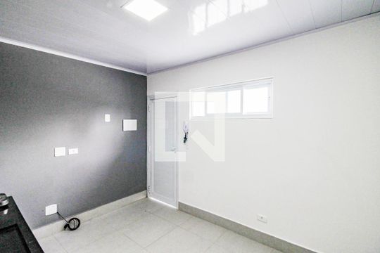 Área de Serviço de kitnet/studio para alugar com 1 quarto, 35m² em Parque Maria Helena, São Paulo
