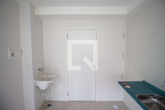 Cozinha de apartamento à venda com 2 quartos, 32m² em Vila Carmosina, São Paulo