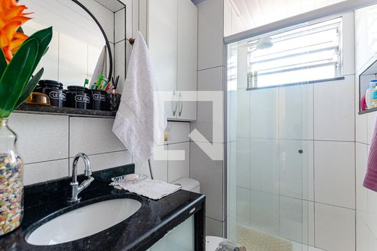 Banheiro de apartamento à venda com 2 quartos, 55m² em Fonseca, Niterói