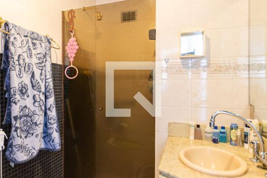 Banheiro de apartamento para alugar com 2 quartos, 55m² em Vila Isabel, Rio de Janeiro