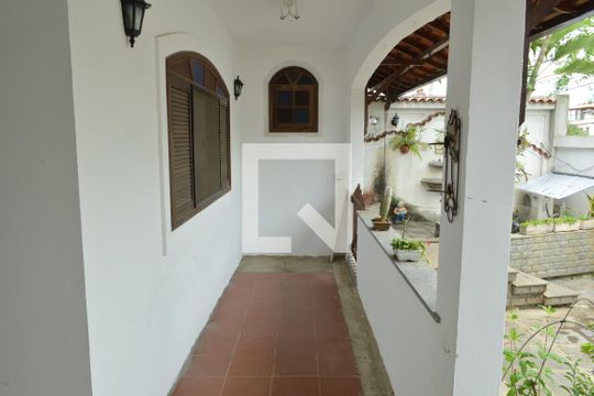 Garagem  de casa à venda com 5 quartos, 454m² em Curicica, Rio de Janeiro