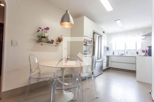 Cozinha de apartamento à venda com 4 quartos, 196m² em Aclimação, São Paulo