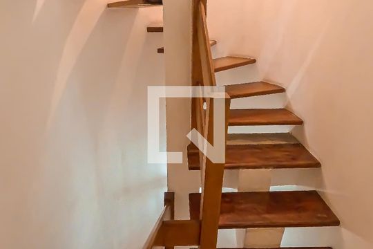 Corredor de casa à venda com 4 quartos, 179m² em Parque Renato Maia, Guarulhos